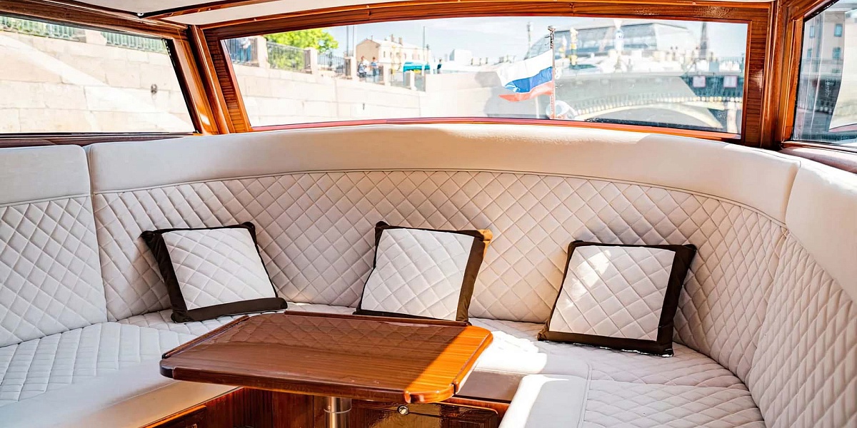 Аренда катера премиум класса Консулв Санкт-Петербурге